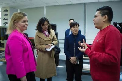 美國(guó)駐滬副總領(lǐng)事參觀基地，深化中美交流合作